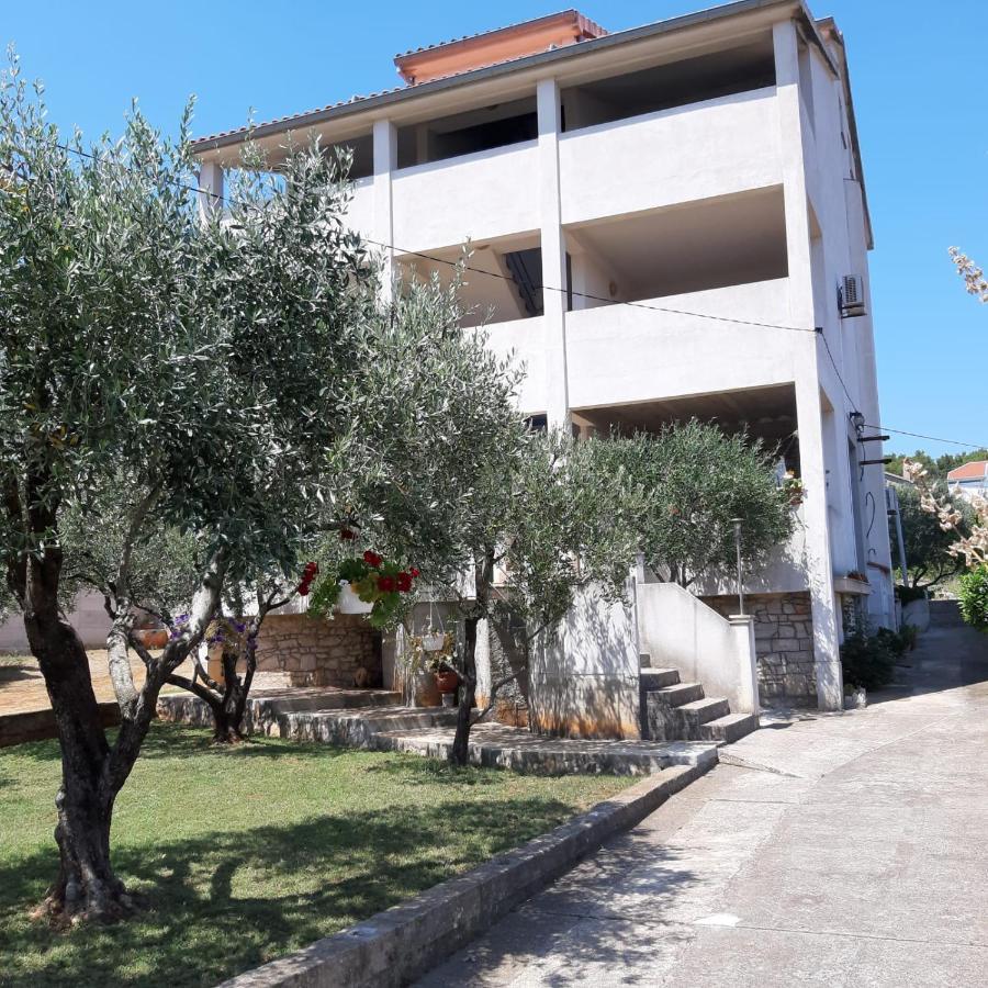 Apartmani Maria Preko Bagian luar foto